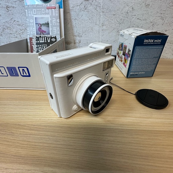 Lomography lomo instant Camera with film and accessories NIB - Picture 5 of 12